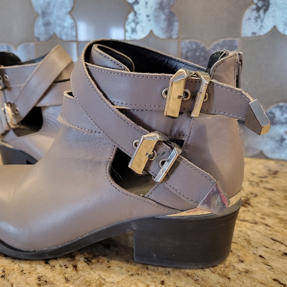 Fashion Booties size 5 - Picture 2 of 5